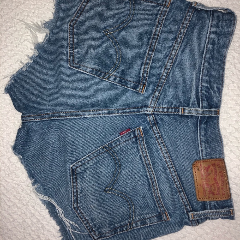 Levis 501 High-Rise Shorts Medium Wash